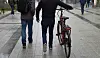 Les vélos pourront être tirés à la main à travers la rue de l'Alzette, mais plus enfourchés durant certaines heures si une mesure en ce sens passe. (archives Editpress)