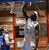 À l’image de ce dunk de Henry Pwono, les Ettelbruckois se sont montrés sans pitié face à la Résidence.