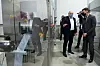 Le ministre de l’Économie Franz Fayot dans une usine de masque à Luxembourg (photo : Fabrizio Pizzolante).
